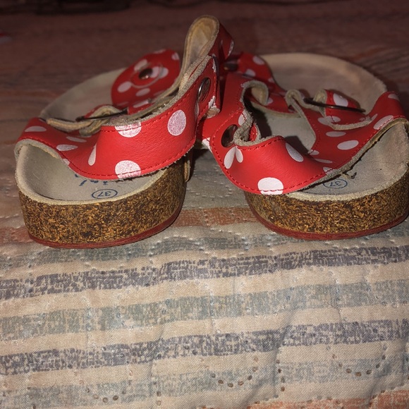 Mini Boden Red and White polka dot sandals - Picture 3 of 9